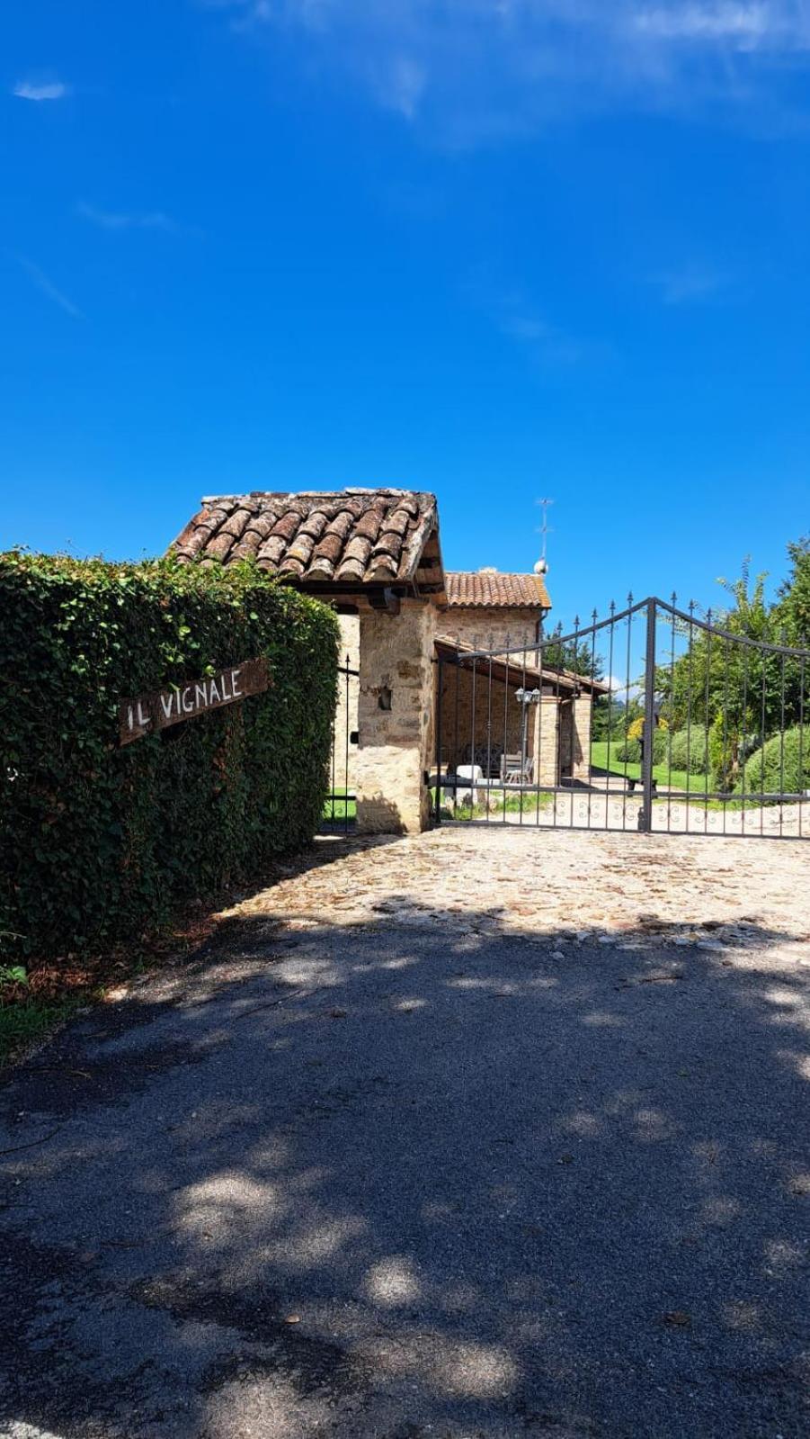 Hostal Il Vignale Massa Martana Exterior foto